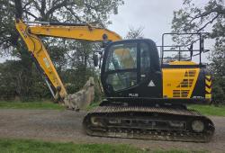 JCB JS131LC