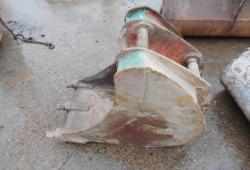 2ft bucket 65mm pins suit 13 ton