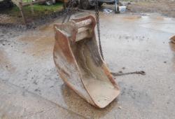 18 inch bucket 65mm pins suit 13 ton