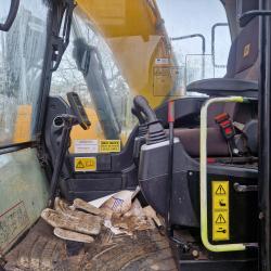 JCB JS131LC