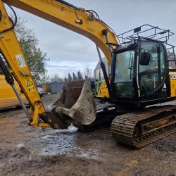 JCB JS131LC