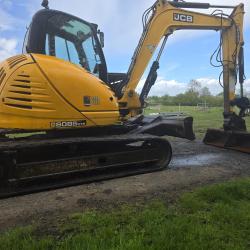 JCB 8085