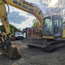 New Holland E135B