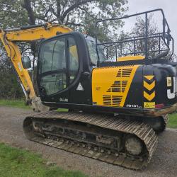 JCB JS131LC
